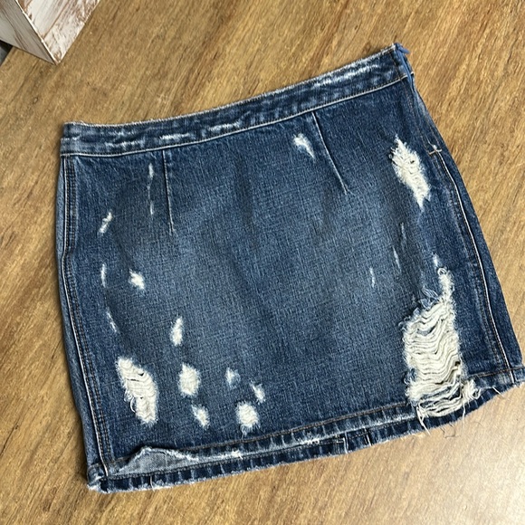 Lovers + Friends like new Ryder 100% cotton indigo blue denim distressed skirt - Picture 3 of 8